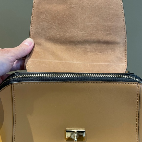 Danier leather knapsack purse (NWOT) - Picture 3 of 9